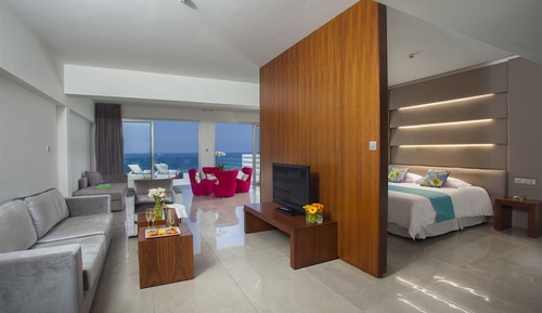 Suite, terraza, vistas al mar