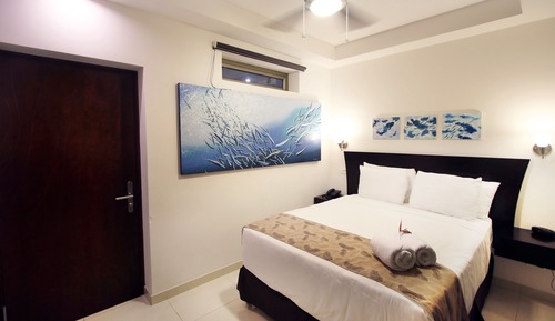2BR COMFORT SUITE W/Kitchen, Plunge pool, Living room, 2 Masters, 2 bath, 2 XL balconies