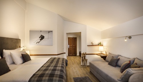 Room (for 2 + 1)