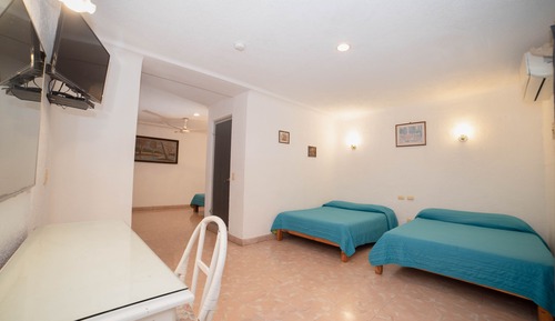 Habitación triple, varias camas