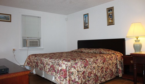 Single Queen Room
