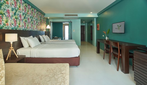 Deluxe balcony twin bed