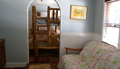 Habitación (Family Room with Kitchenette)