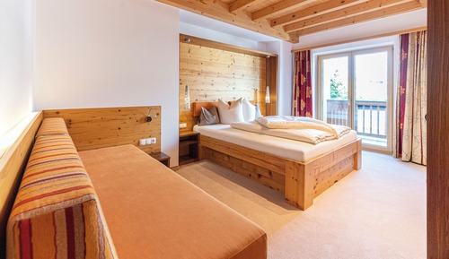 Apartamento, 3 habitaciones, balcón, vistas a la montaña ( App 9)