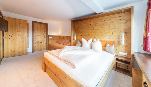 Apartamento, 2 habitaciones, balcón, vistas a la montaña (App 5)