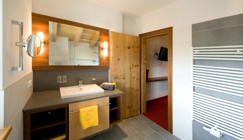 Apartamento, 2 habitaciones, balcón, vistas a la montaña (App 2)