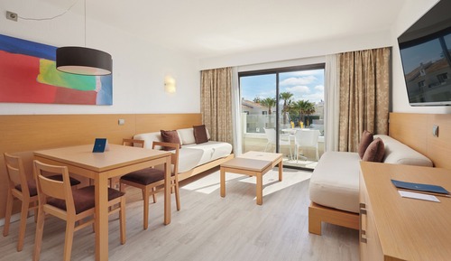 Apartamento, 1 habitación, balcón, en la zona del jardín