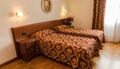 Habitación con 2 camas individuales