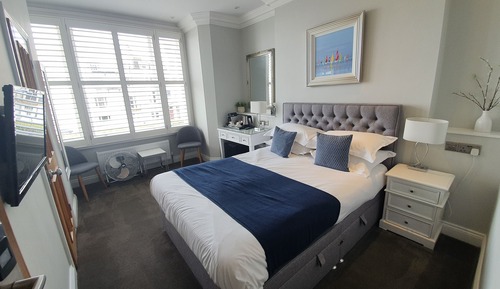 Habitación de diseño, 1 cama de matrimonio grande, vistas al mar