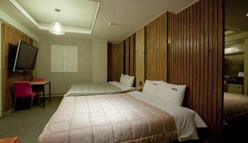 Deluxe Suite 