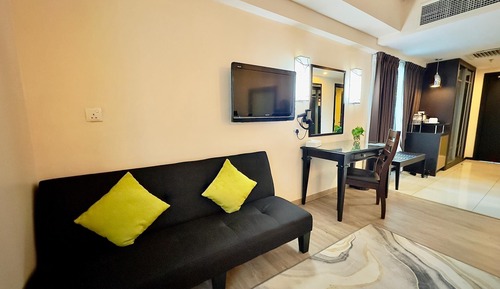Family Room, 1 King and 1 Single