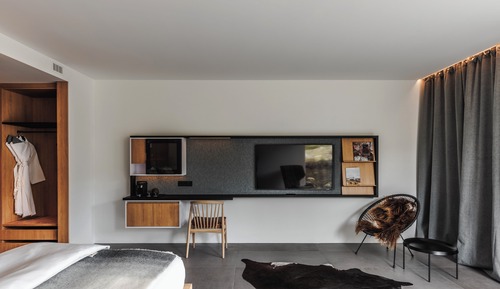Suite (Lava, MI - EXKS)