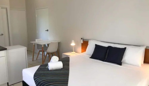 Habitación (Budget Motel)