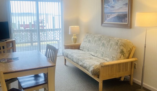 Premium 1 Bedroom Waterfront Cottage, Full Kitchen