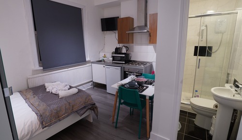 Estudio, baño privado (Apartment 8)