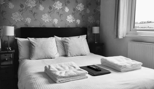 Habitación doble, baño privado (Room 2 - Heligan)