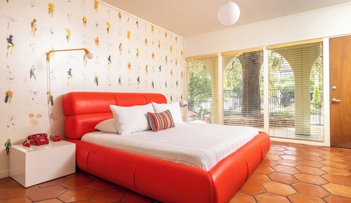 Habitación, 1 cama de matrimonio grande, junto a la piscina