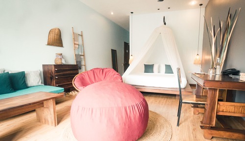 Habitación Deluxe con 1 cama doble o 2 individuales, vistas a la piscina