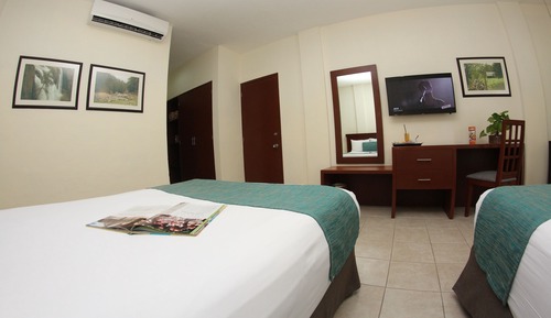 Habitación estándar, 2 camas dobles, vistas a la ciudad