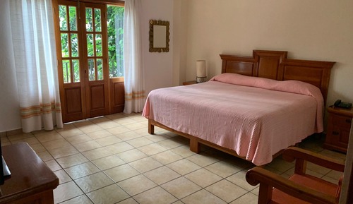 Apartamento, 2 habitaciones, cocina, vistas a la ciudad (Martha)