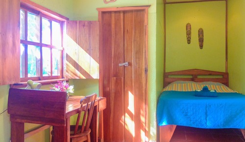 Habitación económica doble, baño privado