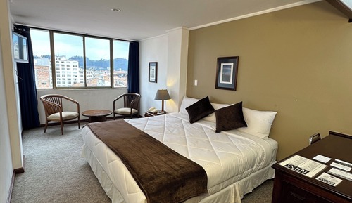 Habitación superior, 1 cama de matrimonio grande, vistas a la ciudad