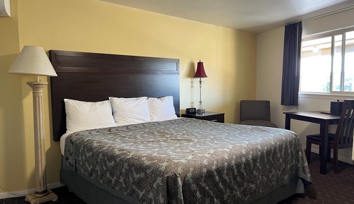 Deluxe King Room- No Pets Allowed