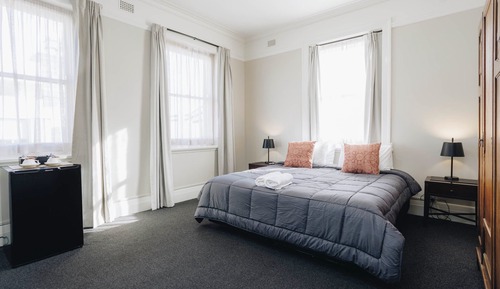 Habitación tradicional doble, 1 cama de matrimonio grande, baño compartido