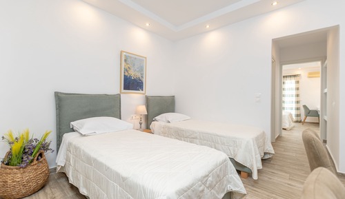 Apartamento de diseño, 2 habitaciones, vistas parciales al mar