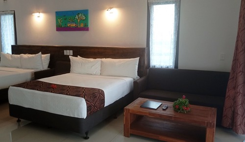 Habitación, en la zona del jardín (Room A)