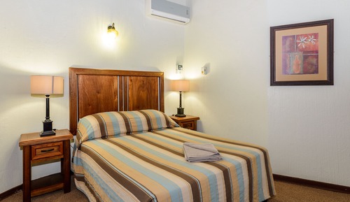 Four Bedroom Chalet with Patio