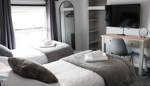 Habitación clásica con 2 camas individuales, baño privado