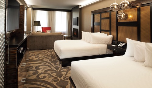 Suite, varias camas, no fumadores, vistas a la ciudad (Mobility/Hearing Access, Roll-in Shwr)