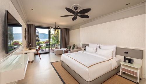Deluxe Sea View Garden Room