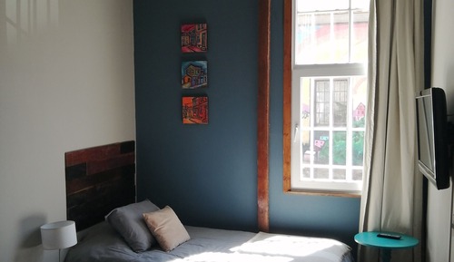 Habitación con 2 camas individuales, vistas a la ciudad