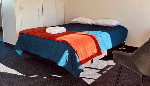 Estudio básico, 1 cama de matrimonio