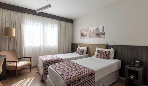 Habitación superior con 2 camas individuales (Solteiro)