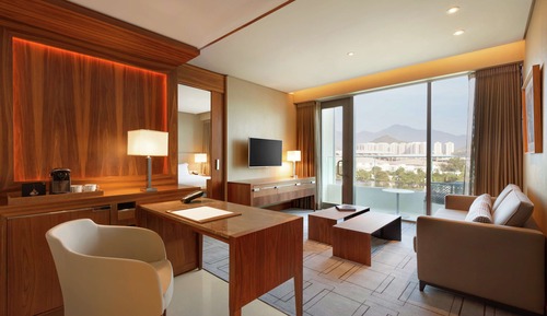 Suite clásica, 1 cama de matrimonio grande, Acceso al salón del club, vistas a la laguna