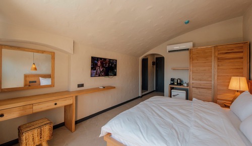 Habitación Confort doble, 1 cama de matrimonio, vistas a la piscina