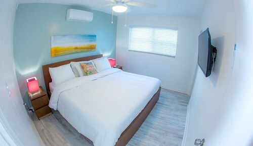   1 Bedroom Pool Side Suite King
