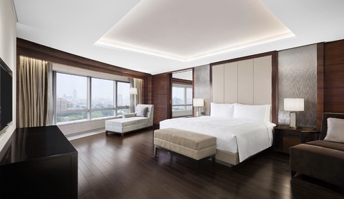 Suite Club, 1 cama de matrimonio grande, vistas a la ciudad