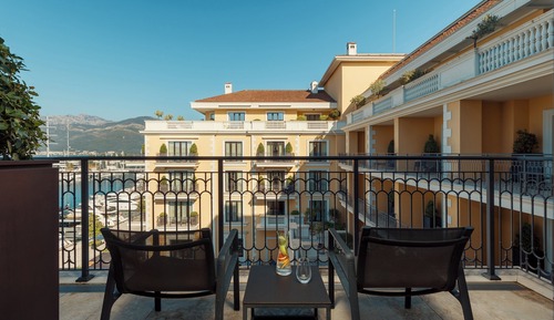 Habitación Premium, 1 cama de matrimonio grande, balcón, vistas parciales al mar