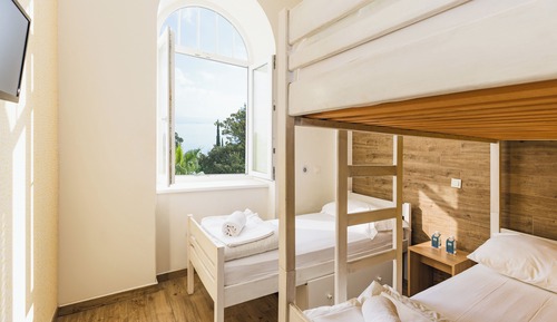 Habitación triple, vistas al mar