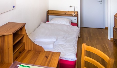 Habitación individual básica, baño compartido, en edificio anexo (Petit-Bossey)