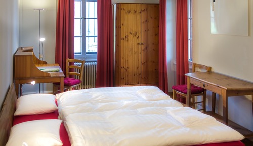 Habitación básica con 2 camas individuales, baño compartido, en edificio anexo (Petit-Bossey)