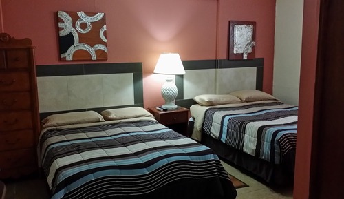 Habitación (2 Full Beds)