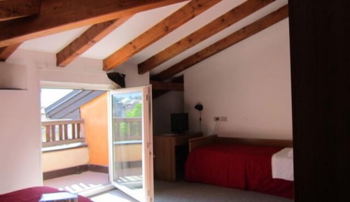 Habitación triple, vistas a la montaña