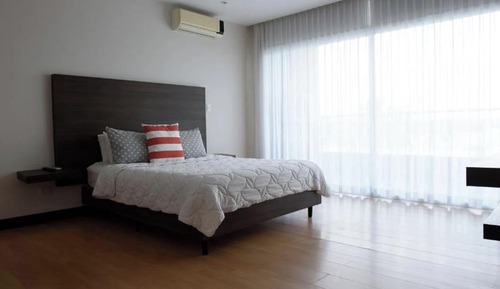 1 Bedroom Apartment with Balcony