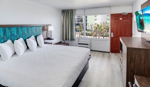 Ocean View 1 King Bed, Non Smoking (Newly Remodeled)