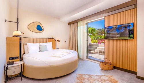 Comfort Swim up Room +13